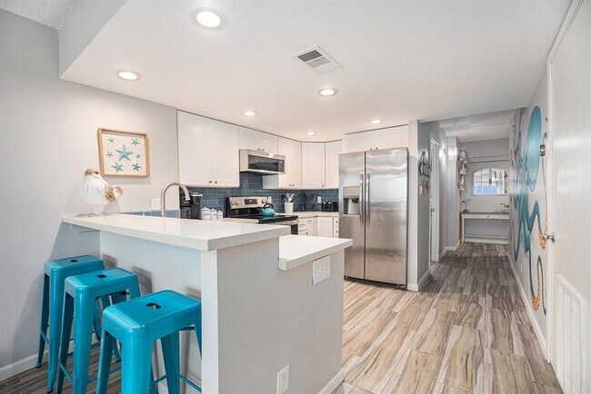 Building Photo - 7310 Seawall Blvd