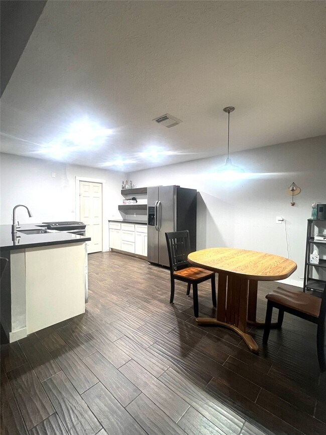 Building Photo - 10515 Sagewind Dr