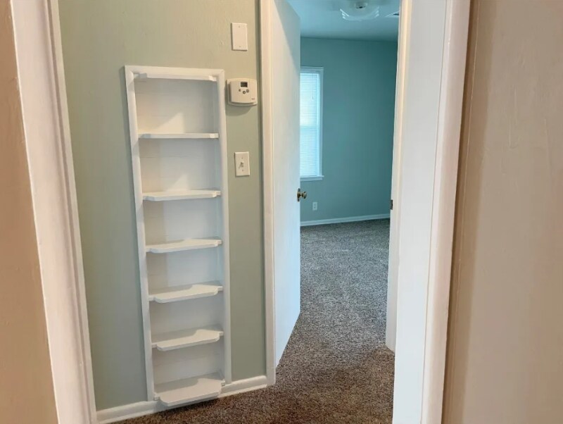 Building Photo - 1205 E Rose Dr