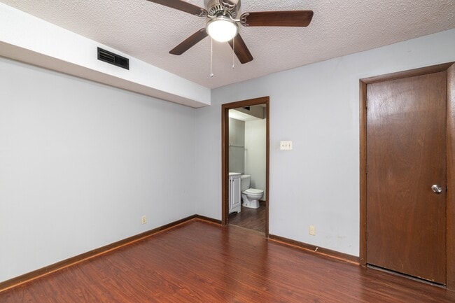 Building Photo - 9124 Woodpark Ln NW