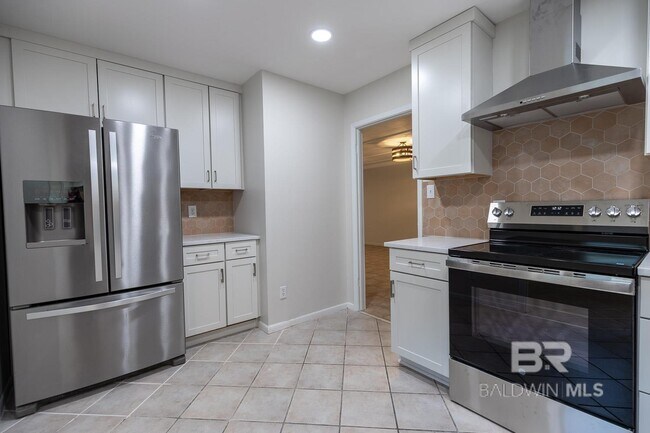 Building Photo - 558 Bellangee Ave