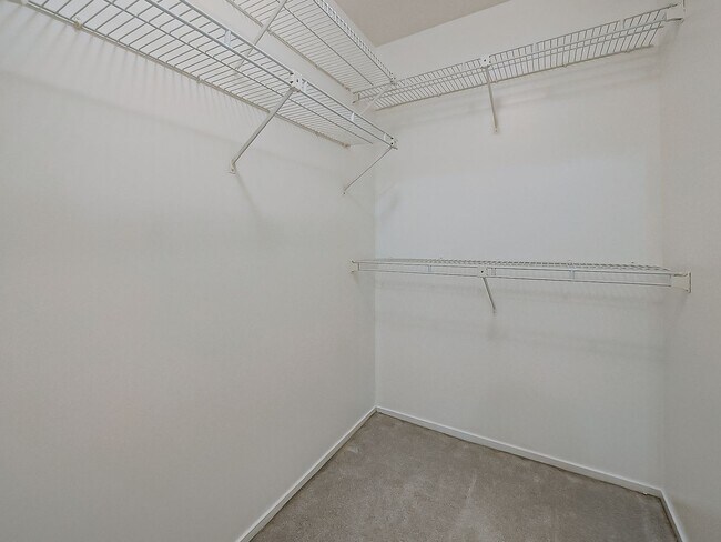 Building Photo - AVAILABLE NOW! Inviting 2-Bedroom, 2-Bath Condo in a Convenient Farmington Hills Community