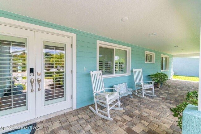 Building Photo - Gorgeous views from this 3 bedroom, 2.5 ba...