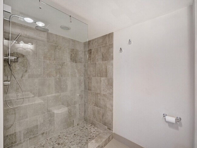Building Photo - 3430 Galt Ocean Dr