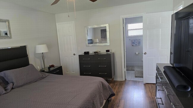 Building Photo - 670 Nobles St