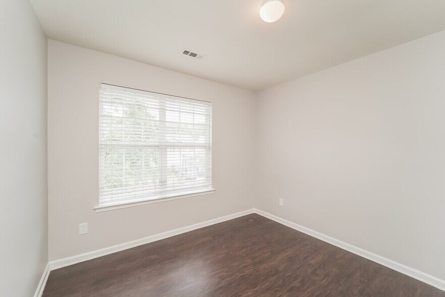 Building Photo - 5713 Henderson Oaks Dr