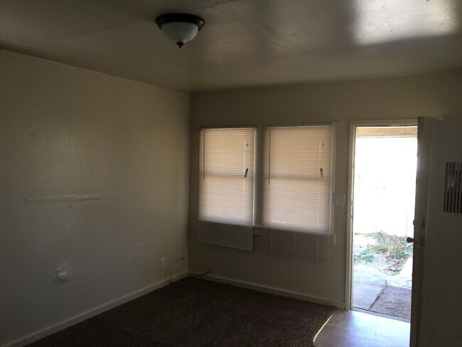 Building Photo - duplex