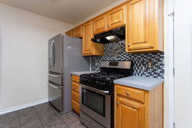 Building Photo - Spacious 2 Bedroom Home!