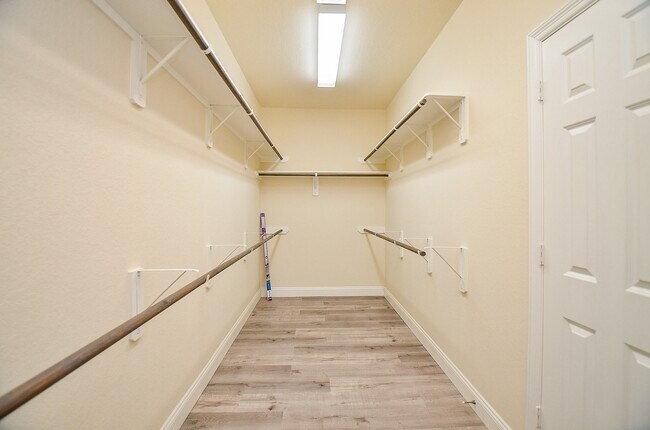 Building Photo - 10709 Madden Oaks Pl