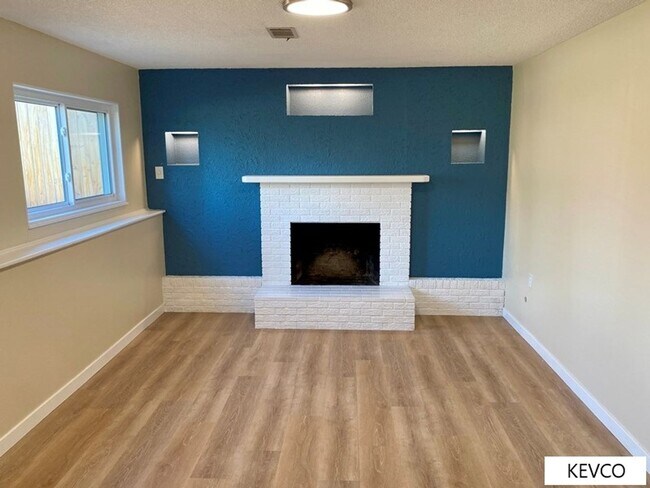 Building Photo - Sprawling Four Bedroom Home