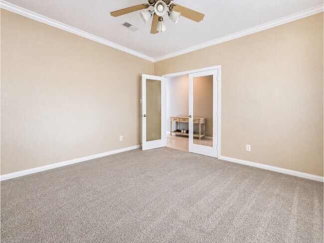 Building Photo - 2409 Deerwood Ct