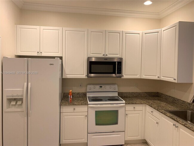 Building Photo - 3338 Lakeside Dr