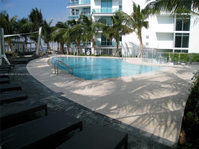Building Photo - 900 Biscayne Blvd