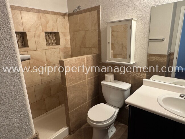 Building Photo - 1909 N 103rd Ln