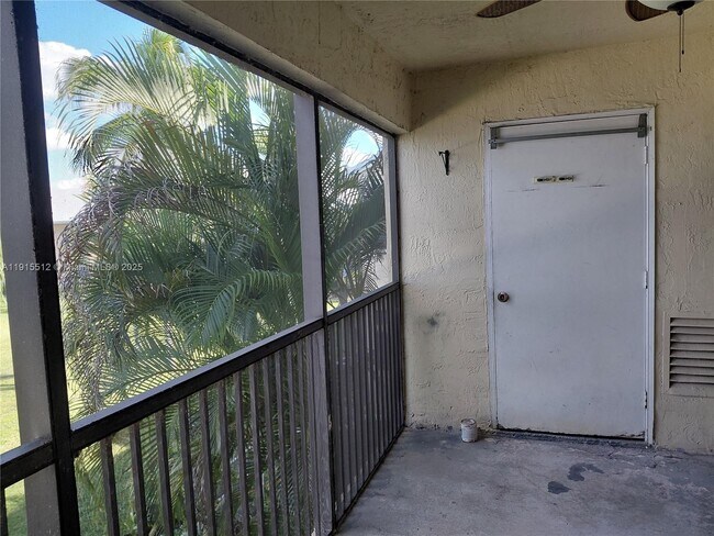 Building Photo - 999 Hamilton Dr