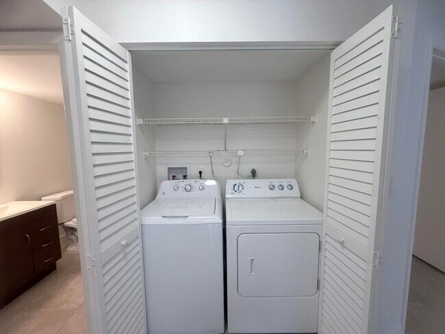 Building Photo - 9955 Westview Dr