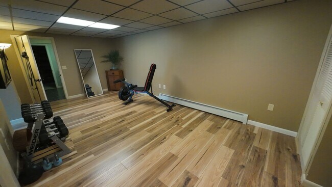 Building Photo - Beautifully remodeled 3 bedroom, 2 bathroom single family in South Nashua