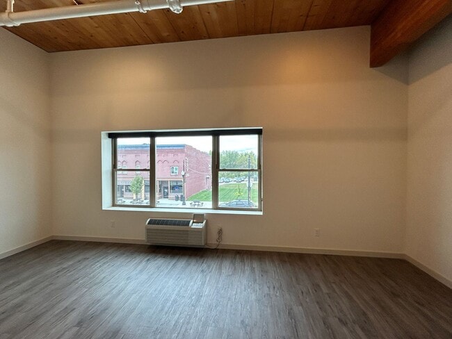 Building Photo - Studio Unit at Tiller+Main