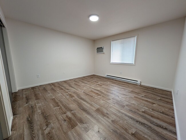 Building Photo - 1212-1214 E Boyd Ave