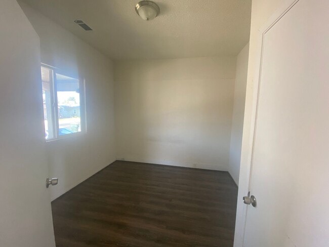 Building Photo - 429 Florinda St