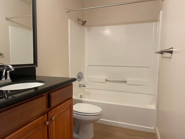 Building Photo - 764 Teatree Ct