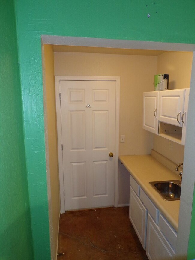 Building Photo - Unique 2 Bed 2.5 Bath Country Home!