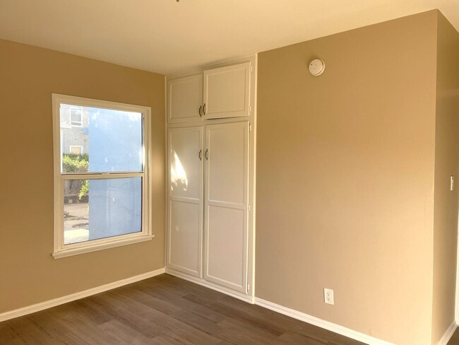 Building Photo - 462