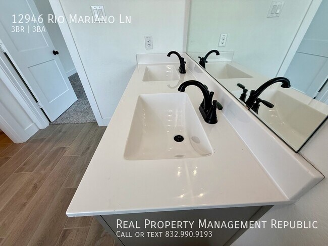 Building Photo - 12946 Rio Mariano Ln