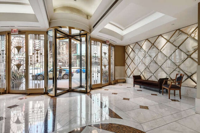 Building Photo - 111 E Chestnut St