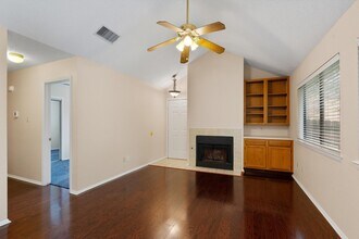Building Photo - Perfect 3-Bedroom Condo in North Austin for Lease