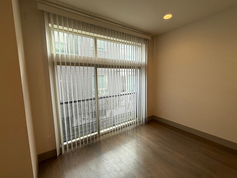 Building Photo - 4143 California Ave SW