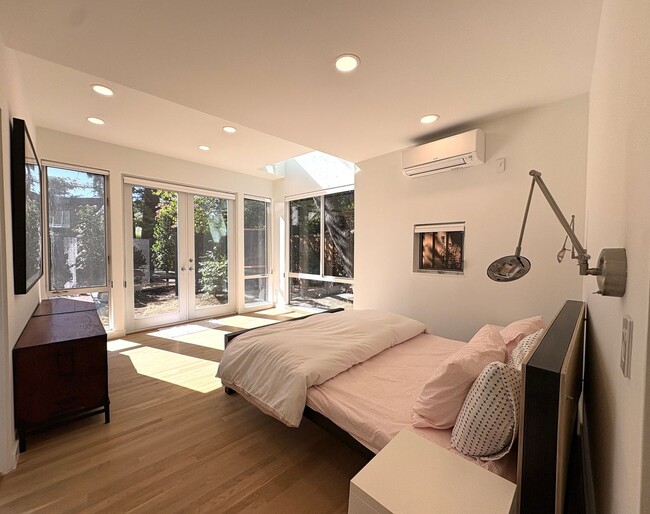 Building Photo - Modern Home available in Menlo Park- Occupied ADU on site