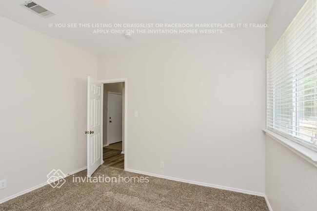 Building Photo - 710 Campion Red
