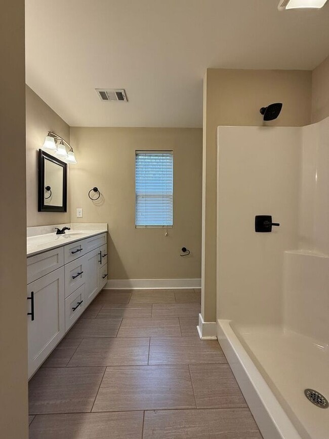 Building Photo - Lovely 3 Bed 2 Bath House in Old Hickory - Fenced in Yard