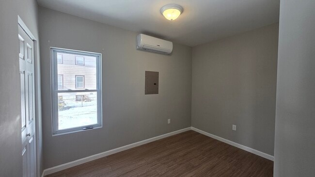 Building Photo - 31 Hicks St