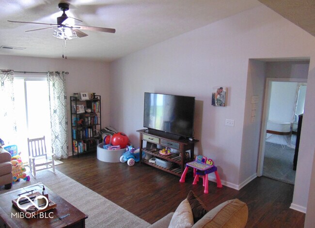 Building Photo - 10034 James Run Dr