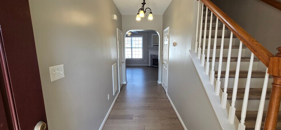 Building Photo - 848 Parkland Pl