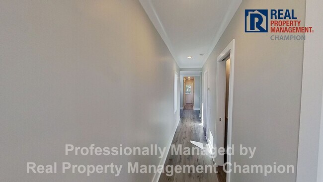 Building Photo - Updated 3 BD/1.5 BA Home in the Heart of Downtown Wilmington