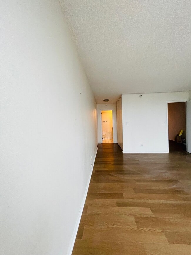 Building Photo - 10 E Ontario St