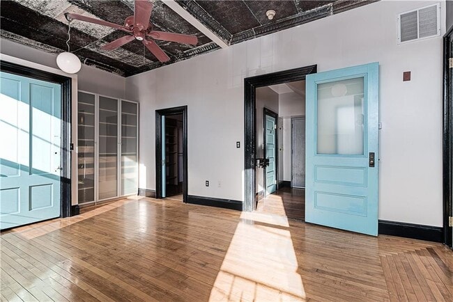 Building Photo - 114 Main St