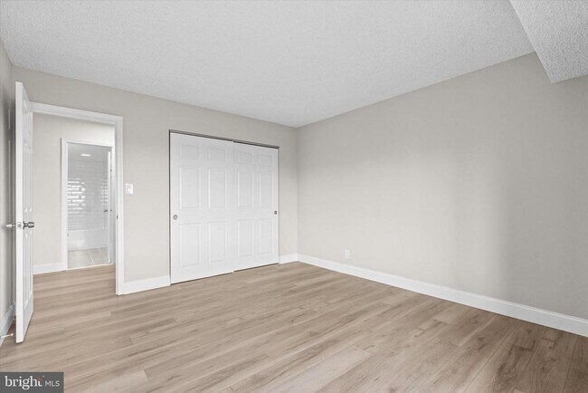 Building Photo - 3800 Powell Ln