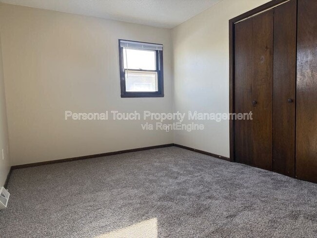 Building Photo - 407 5th St E