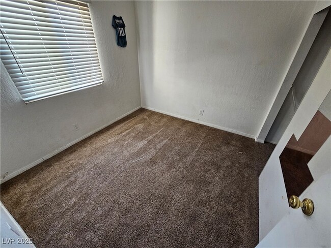 Building Photo - 4972 Larkspur St