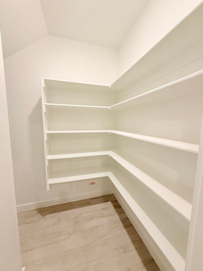 Building Photo - AVAILABLE NOW -Stunning 3-Bedroom Townhome Overlooking Greenbelt in Plano ISD 600 Collier Drive