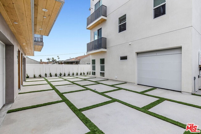 Building Photo - 5722 Fulcher Ave