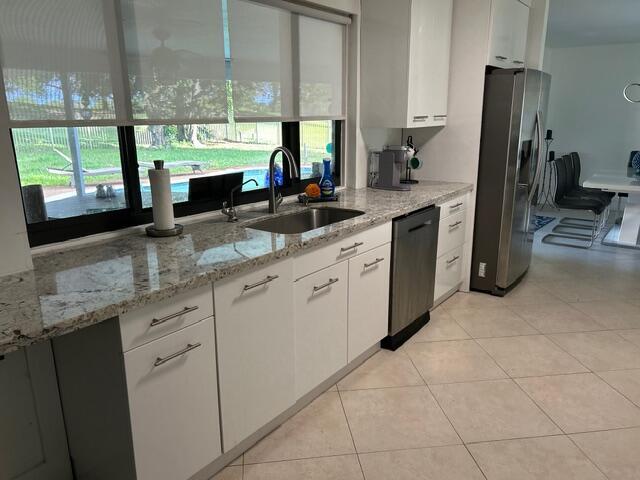 Building Photo - 2400 SW 86th Ave