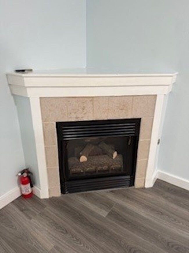 Building Photo - 2 bedroom 2 bath First Floor Condo w/1 Car...