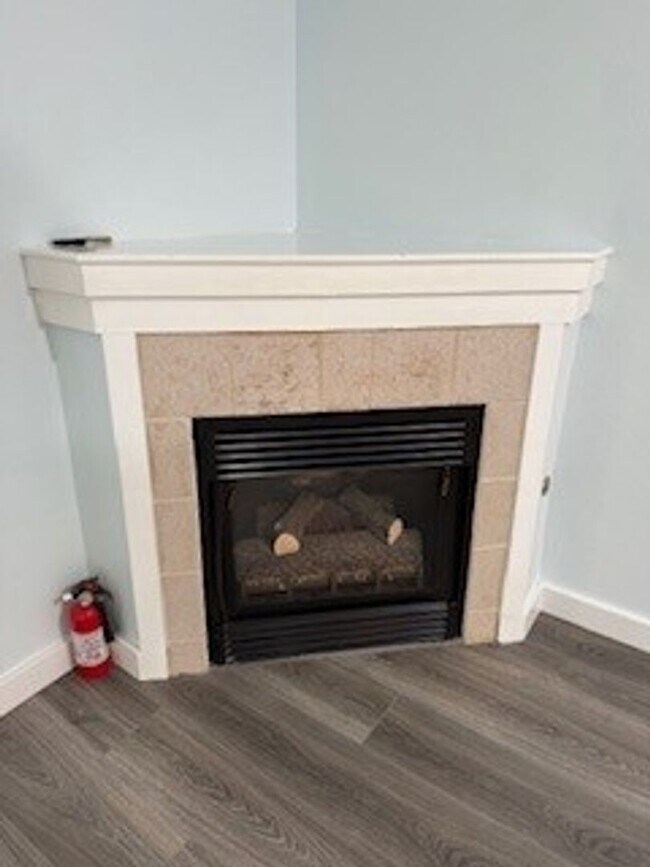 Building Photo - 2 bedroom 2 bath First Floor Condo w/attac...