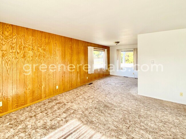 Building Photo - Large 2BD/2BA Montesano Duplex