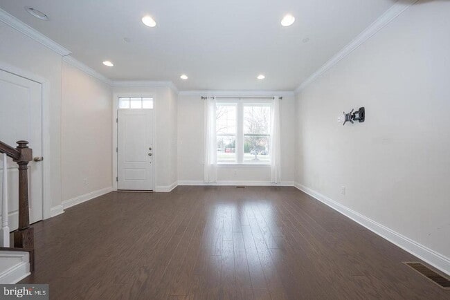 Building Photo - 220 Charles Ellis Dr